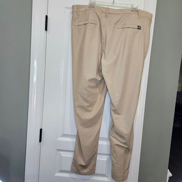 Reebok Men's 40x32 Tan Golf Athletic Pants - Picture 9 of 9